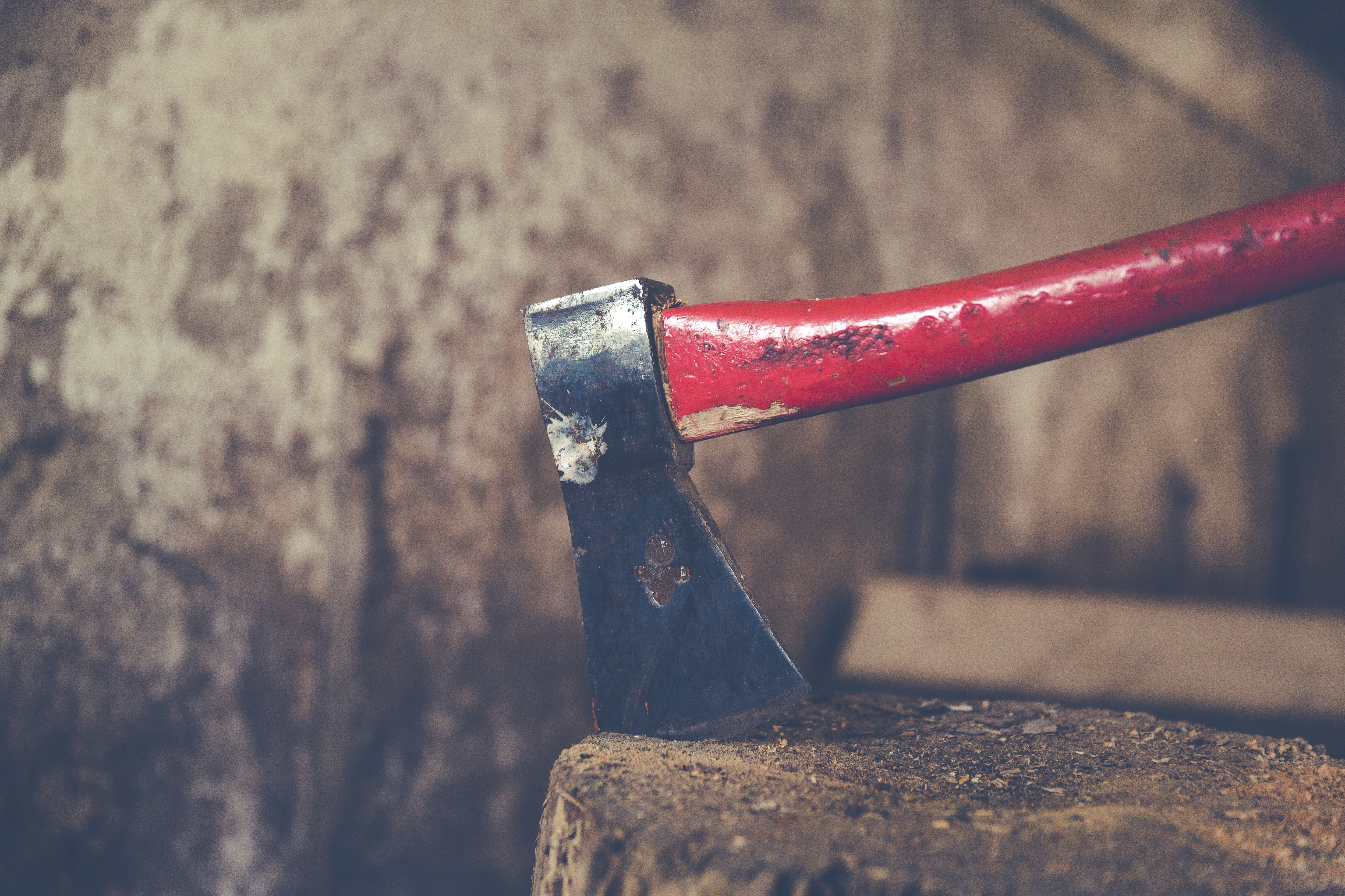 axe-chop-close-up-203553